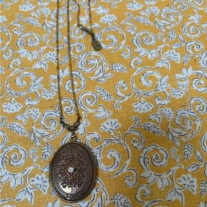 Vintage Pididdly Links Oval Locket Necklace Vintage Victorian Style Brass